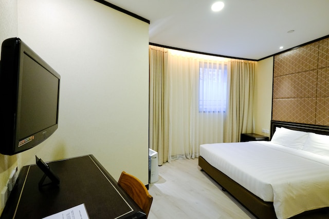 サウス パシフィック ホテル (香港南洋酒店)