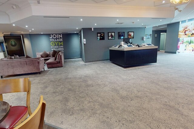 ビレッジ ホテル カーディフ