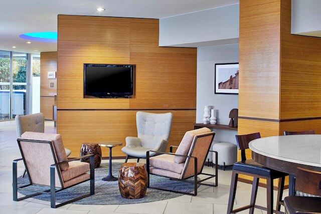 フォー ポインツ バイ シェラトン タラハシー ダウンタウン