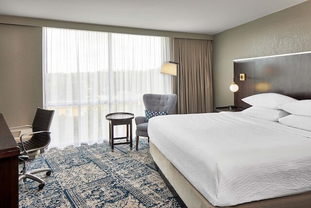 フォー ポインツ バイ シェラトン タラハシー ダウンタウン