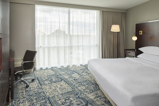 フォー ポインツ バイ シェラトン タラハシー ダウンタウン