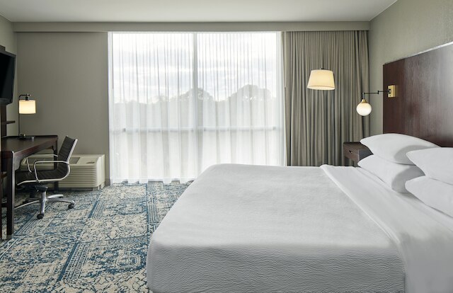 フォー ポインツ バイ シェラトン タラハシー ダウンタウン