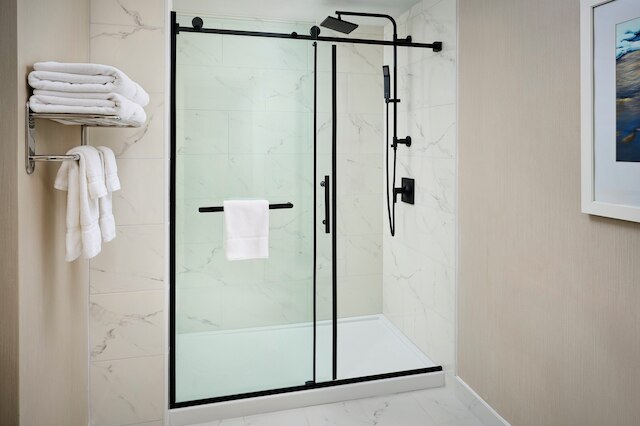 ナイアガラ フォールズビュー ホテル & スイーツ