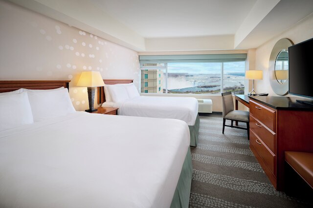 ナイアガラ フォールズビュー ホテル & スイーツ