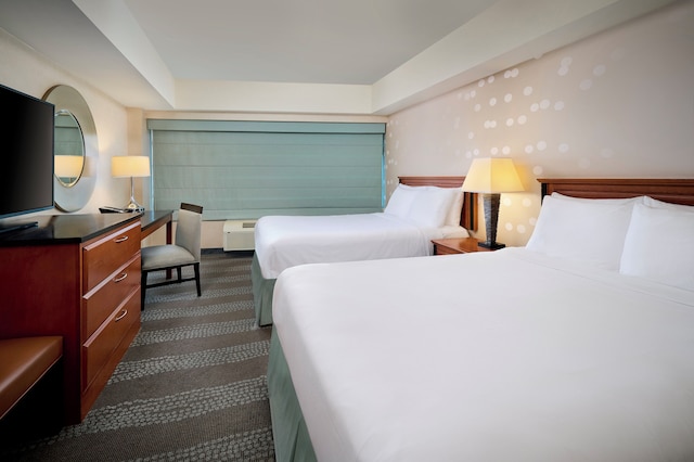 ナイアガラ フォールズビュー ホテル & スイーツ