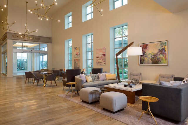 ダブルツリー バイ ヒルトン ホテル ダラス - ラブ フィールド