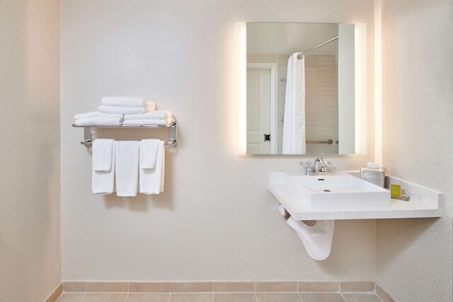 ダブルツリー バイ ヒルトン アーヴァイン - スペクトラム