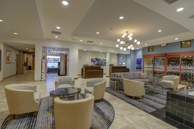 ハンプトン  イン トロピカーナ