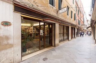 ホテル アンバサダー トレ ローズ