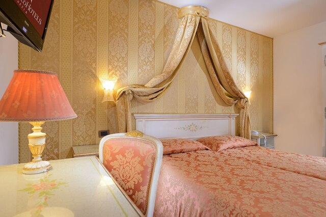 ホテル アンバサダー トレ ローズ