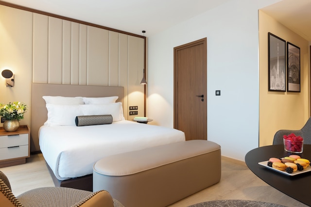 ラ クリーフ トゥール エッフェル パリ バイ ザ クレスト コレクション