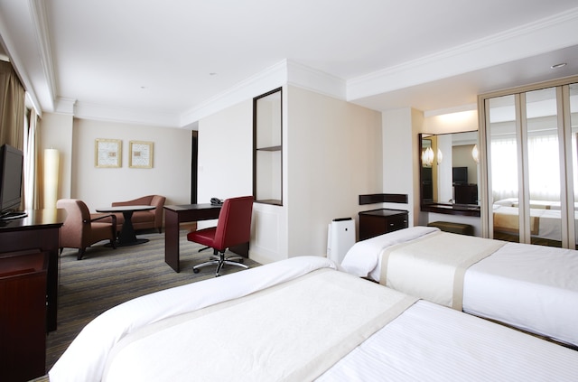 ロイヤルパークホテル