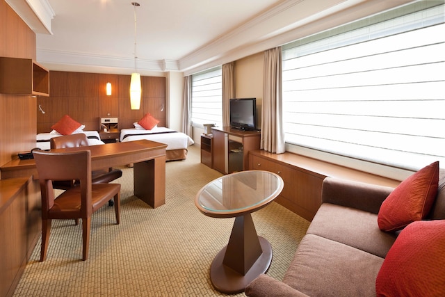 ロイヤルパークホテル