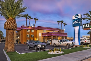 ベスト ウェスタン マッカラン イン