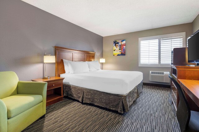 ベスト ウェスタン マッカラン イン