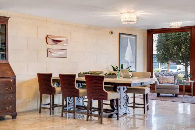 エアーズ ホテル コスタ メサ / ニューポート ビーチ