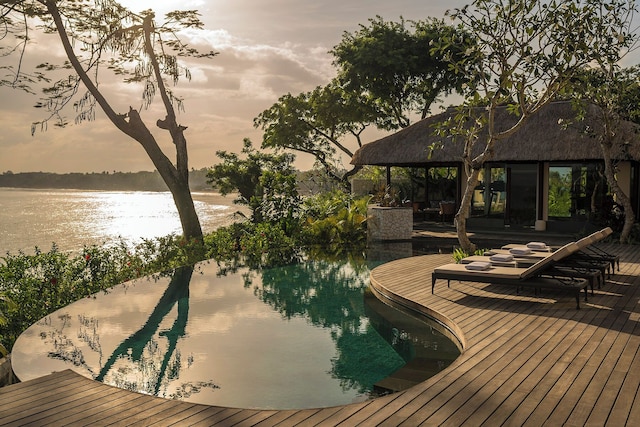 フォーシーズンズ リゾート  バリ アット ジンバラン ベイ