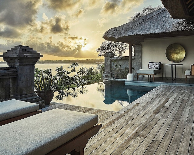 フォーシーズンズ リゾート  バリ アット ジンバラン ベイ