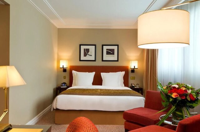 ワーウィック シャンゼリゼ パリ