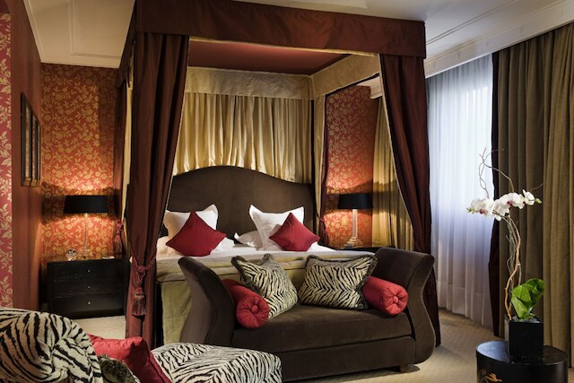 ワーウィック シャンゼリゼ パリ