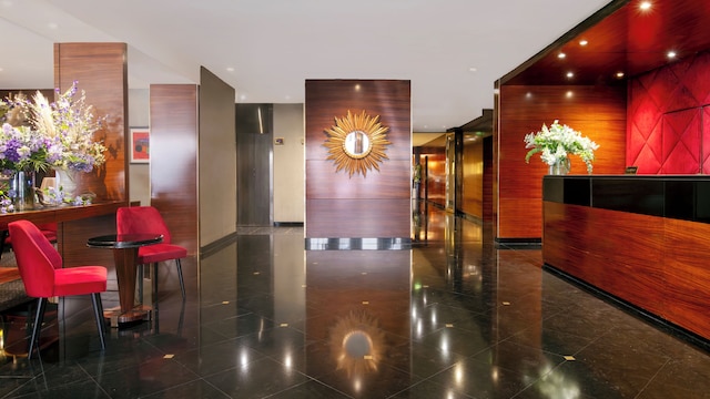 ワーウィック シャンゼリゼ パリ