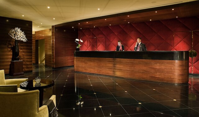 ワーウィック シャンゼリゼ パリ