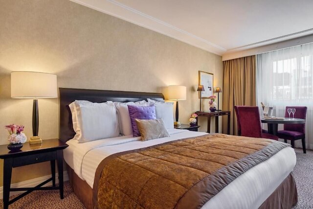 ワーウィック シャンゼリゼ パリ