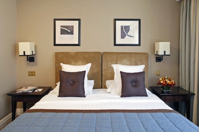 ワーウィック シャンゼリゼ パリ