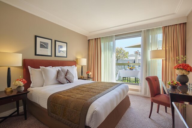 ワーウィック シャンゼリゼ パリ