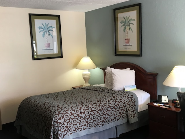 デイズ イン バイ ウィンダム オーランド エアポート フロリダ モール