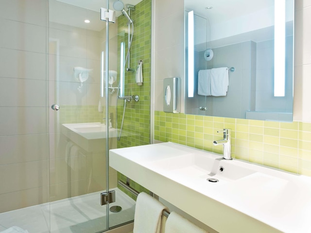 アイビス スタイル パリ ガール ドゥ レスト TGV