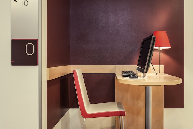 イビス エピネ シュル セーヌ ジェンヌビリエ