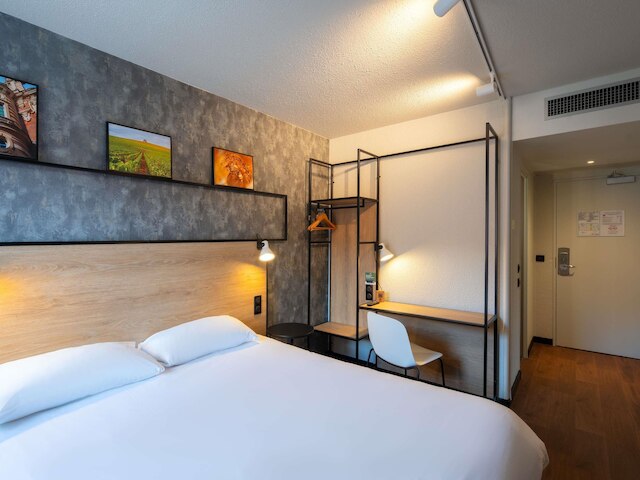 イビス エペルネー サントル ヴィル