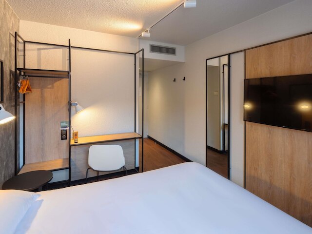 イビス エペルネー サントル ヴィル