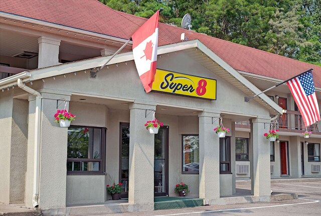 スーパー 8 バイ ウィンダム ナイアガラ フォールズ ノース