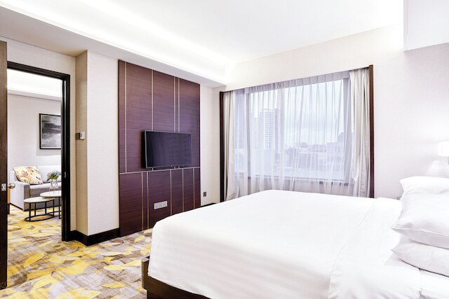 ロイヤル プラザ オン スコッツ