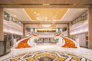 ロイヤル プラザ オン スコッツ