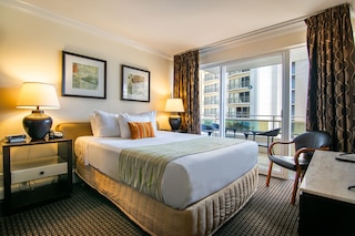 レジェンシーオンビーチウォークワイキキバイアウトリガー