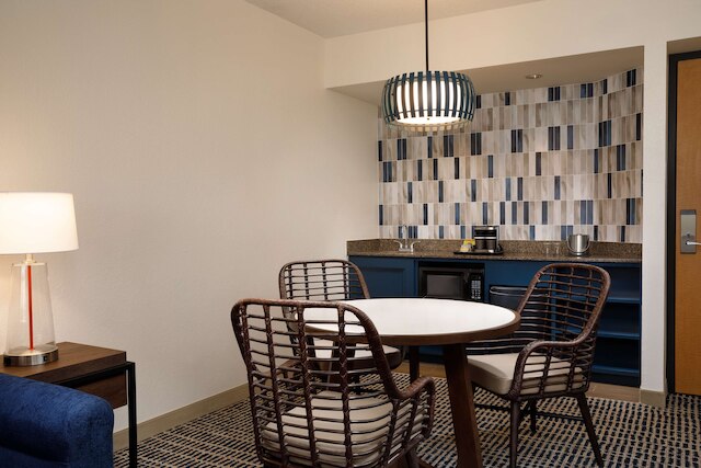 ダブルツリー スイーツ バイ ヒルトン オーランド - ディズニー スプリングス® エリア