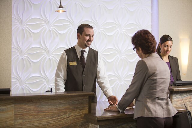 ザ ストラッタラン ロチェスター  ホテル & スパ -  ダブルツリー バイ ヒルトン