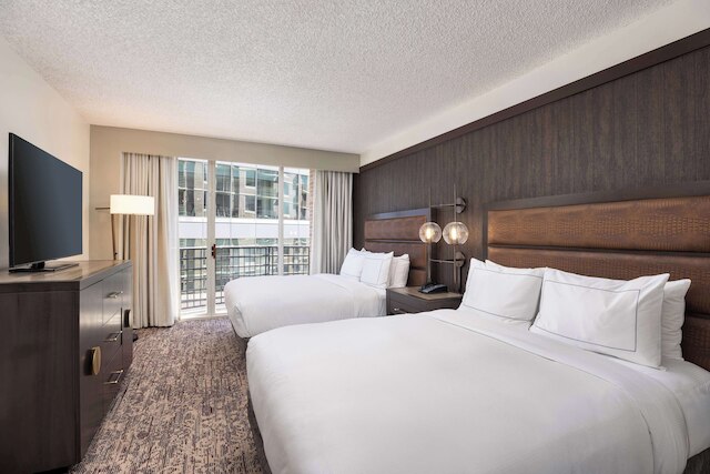 ダブルツリー スイーツ バイ ヒルトン オースティン ダウンタウン キャピトル