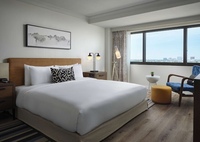 ソネスタ アーバイン ジョン ウェイン エアポート