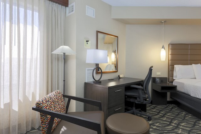 エンバシー スイーツ バイ ヒルトン ダラス ラブ フィールド