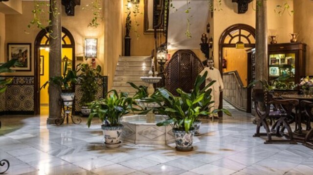 ホテル レイナ クリスティーナ