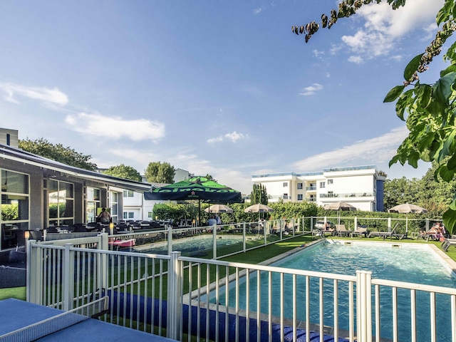 メルキュール アヌシー シュッド