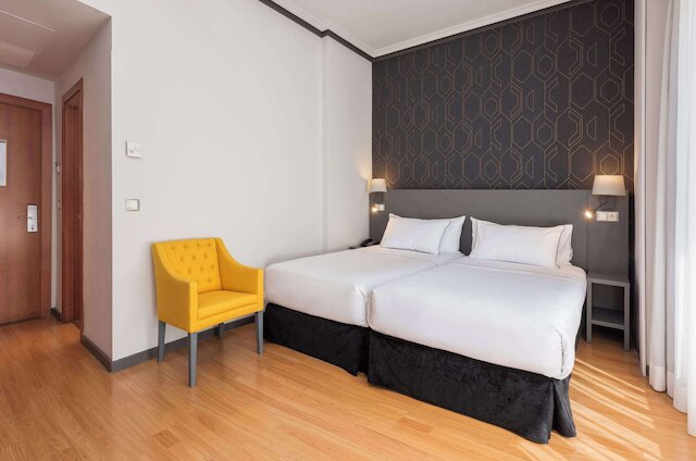 ホテル マドリード プラザ デ エスパーニャ アフィリアテッド バイ メリア