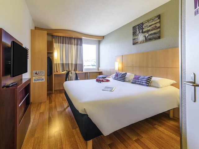 イビス ローザンヌ クリシエ