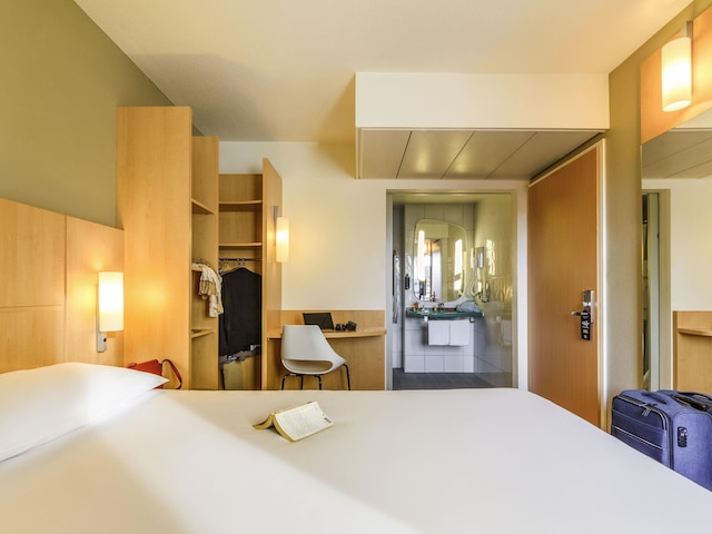 イビス ローザンヌ クリシエ