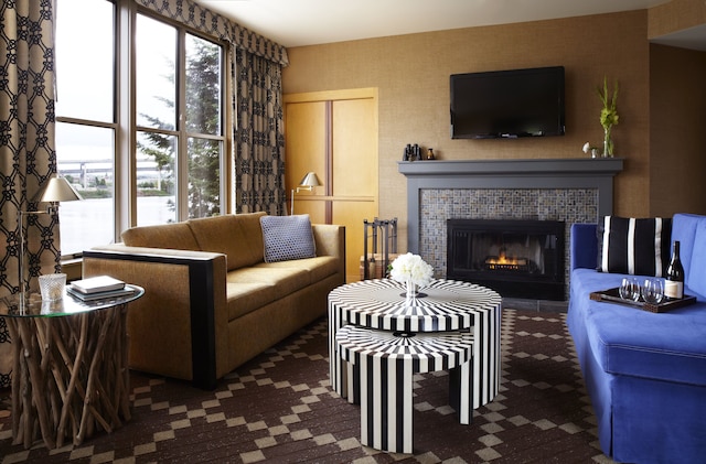 キンプトン リバープレイス ホテル by IHG