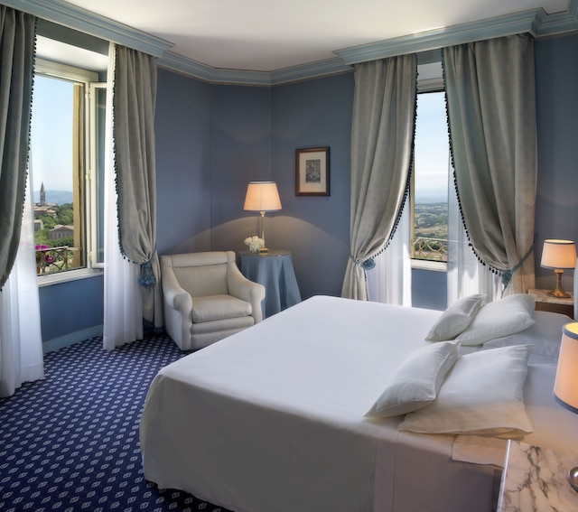 シーナ ブルファニ